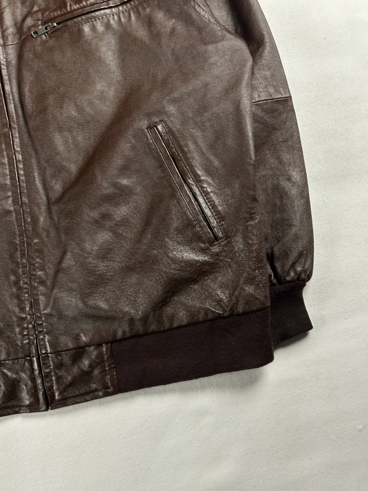 Close view of the right hand pocket and the deep knitted waistband