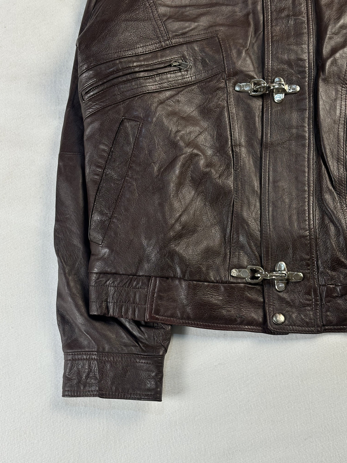 Size L jacket in brown real leather with a 22 inch chest