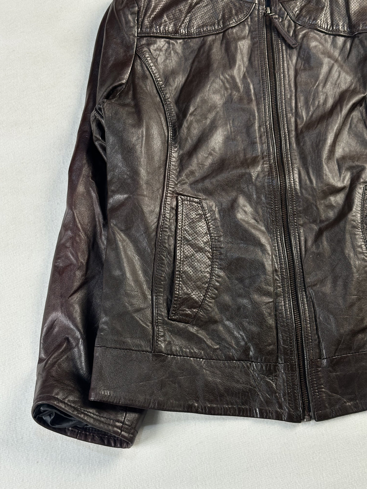 Size M cafe racer in brown real leather with a 20 inch chest