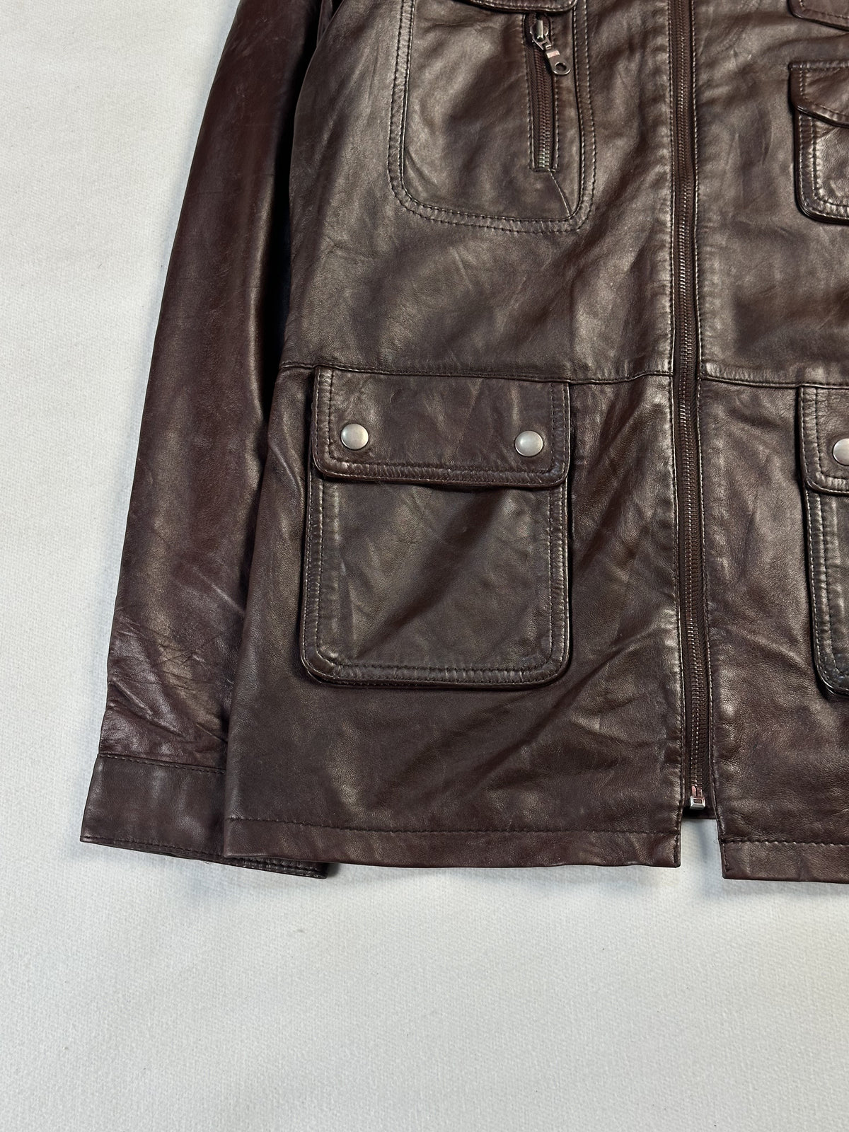 Size M field jacket in brown real leather with a 21 inch chest