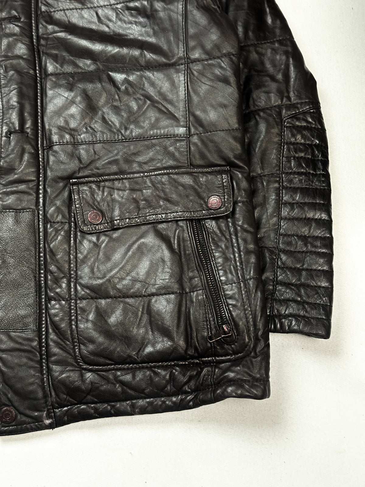 Brown leather jacket in very good condition, shown in size L