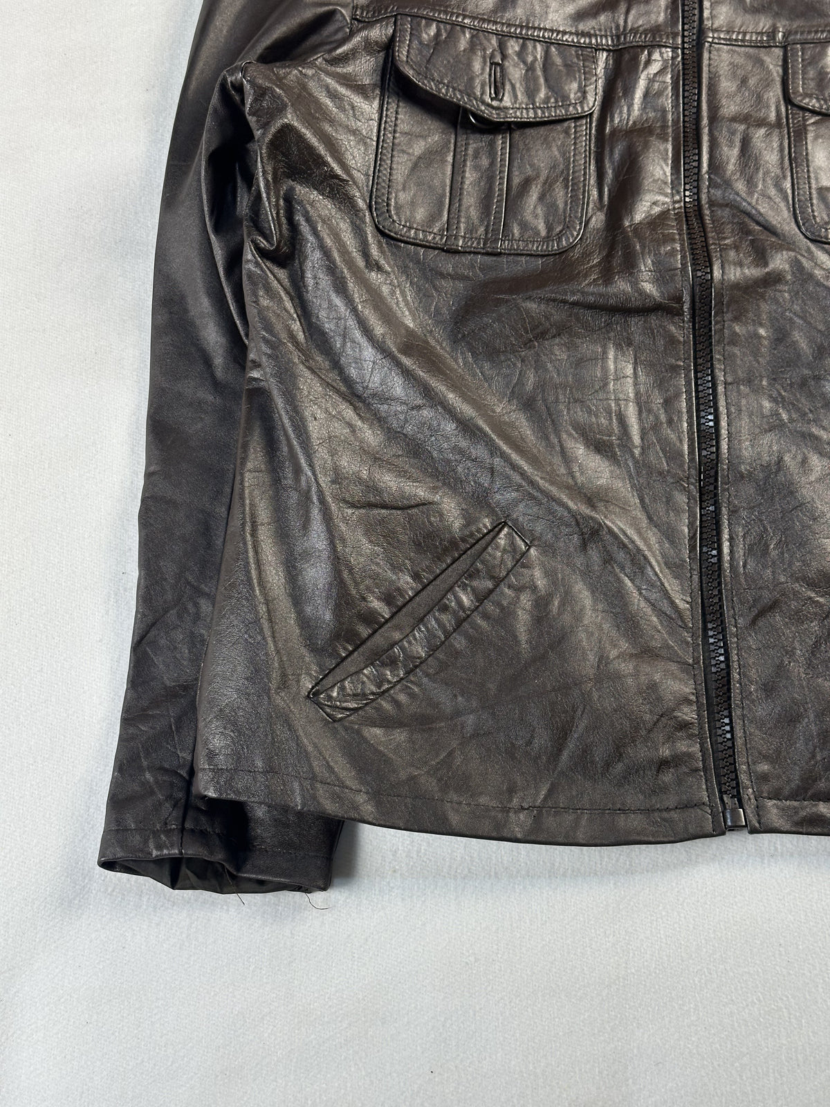 Size L field jacket in brown real leather with a 23 inch chest