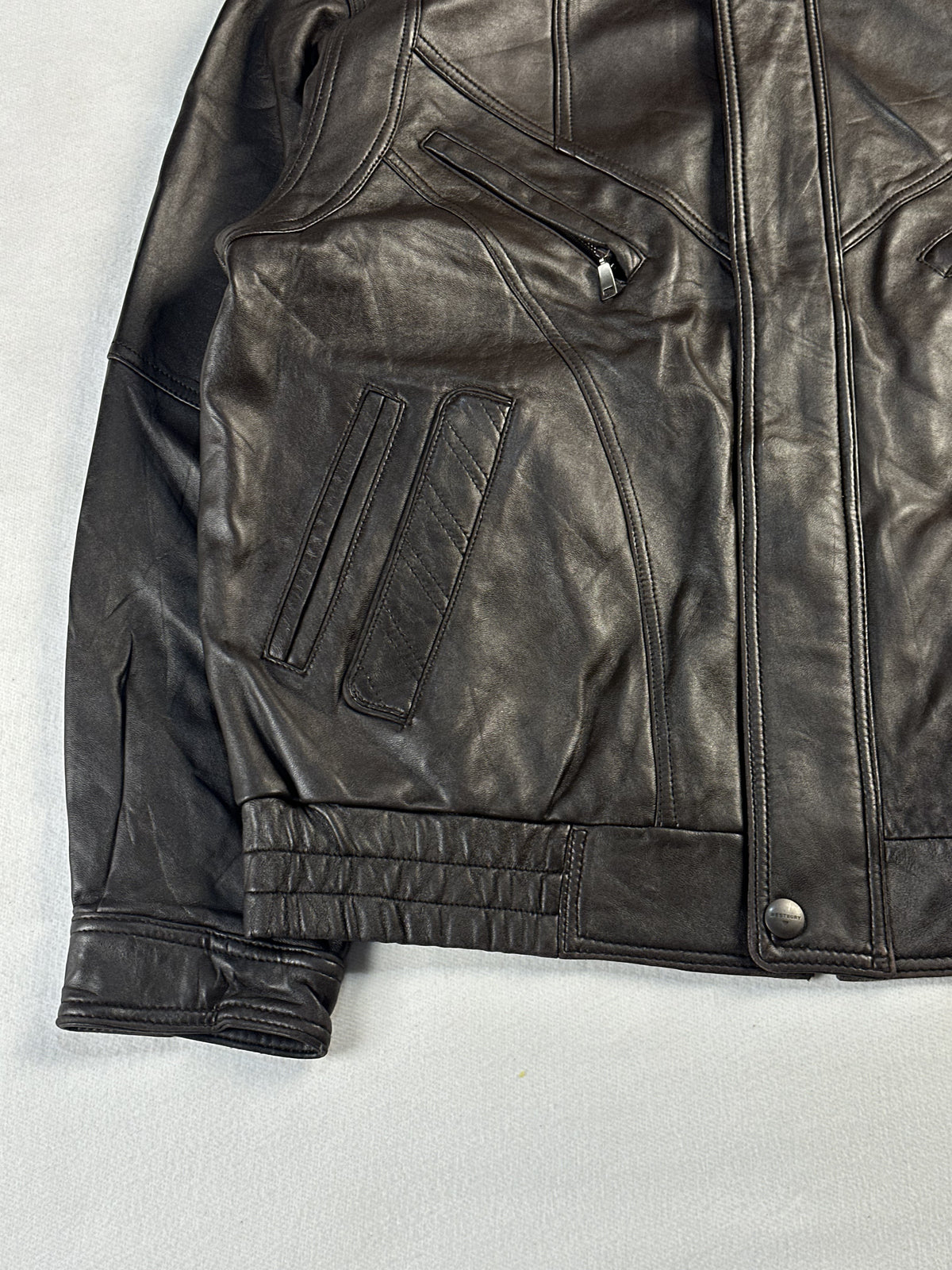 Size XL cafe racer in brown real leather with a 24 inch chest