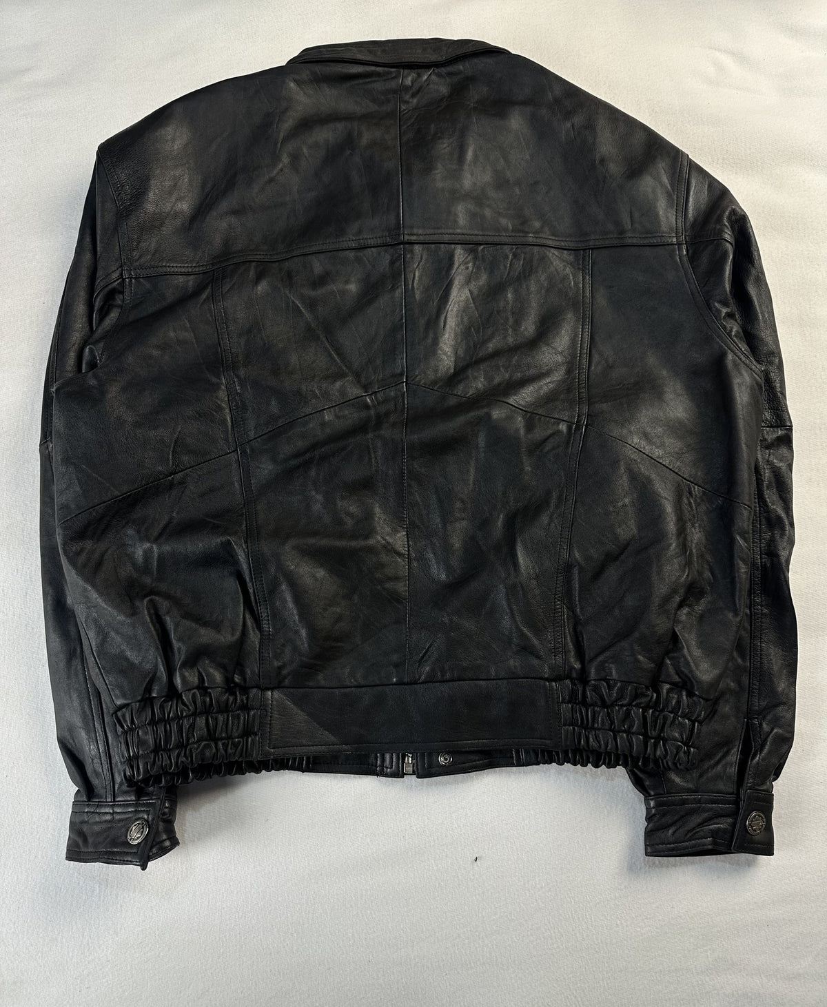 Black leather vintage jacket, size L - collar detail.