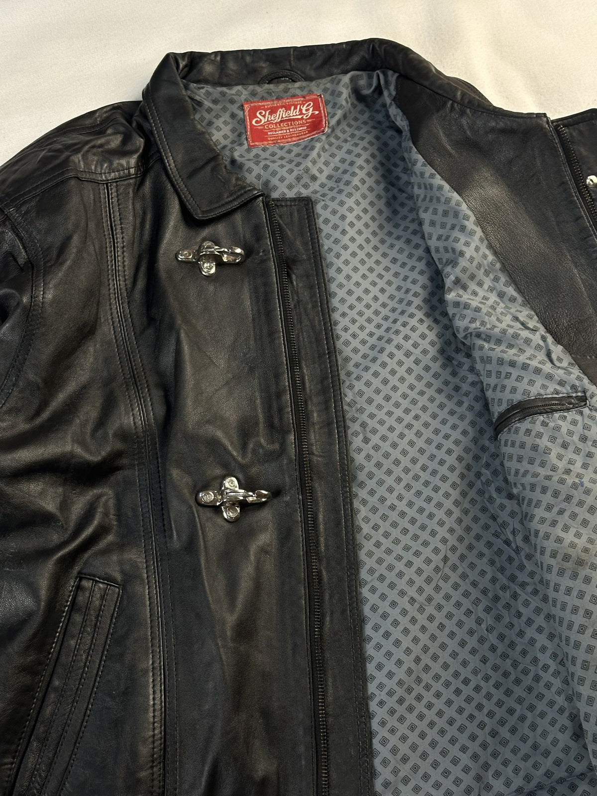 Black leather vintage jacket, size L - interior lining.