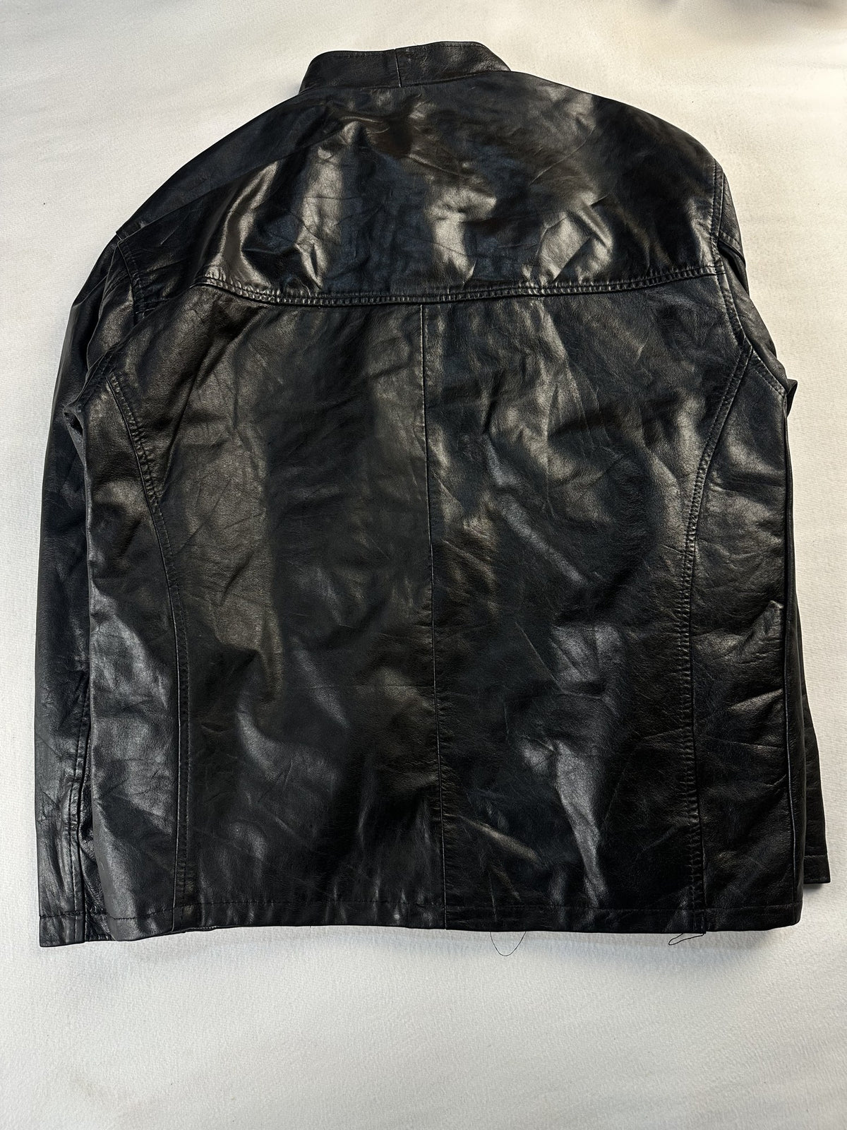 Black leather cafe racer jacket, size L - collar detail.