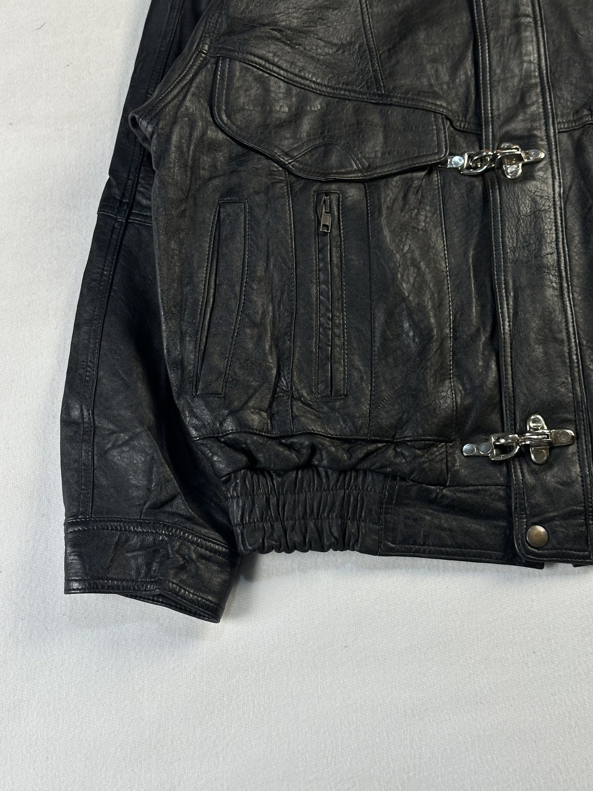Black leather vintage jacket, size M - sleeve and cuff.