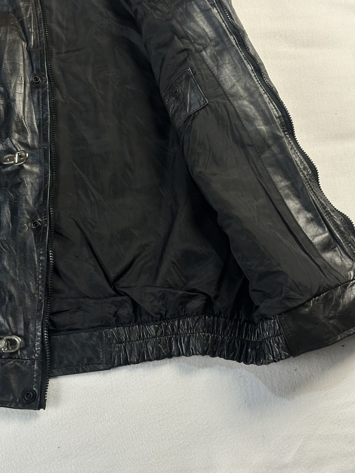 Black leather vintage jacket, size L - interior lining.