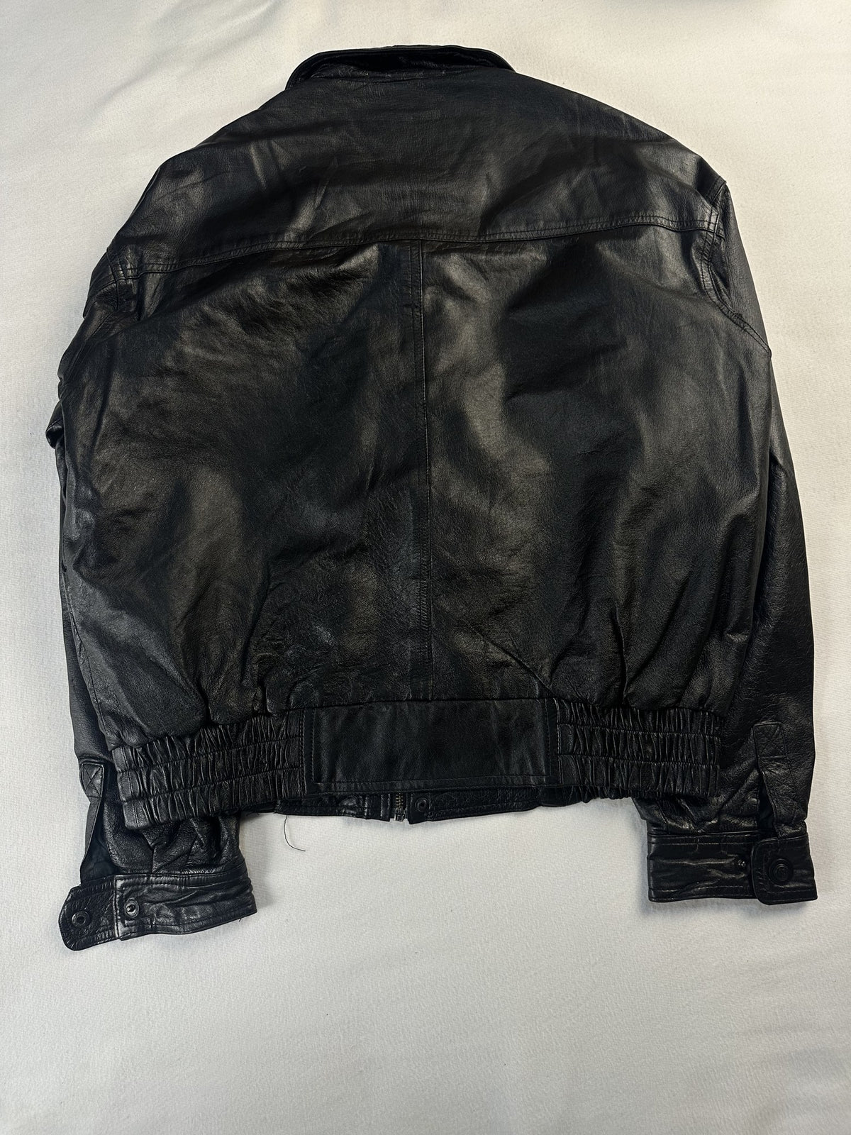 Black leather vintage jacket, size M - collar detail.