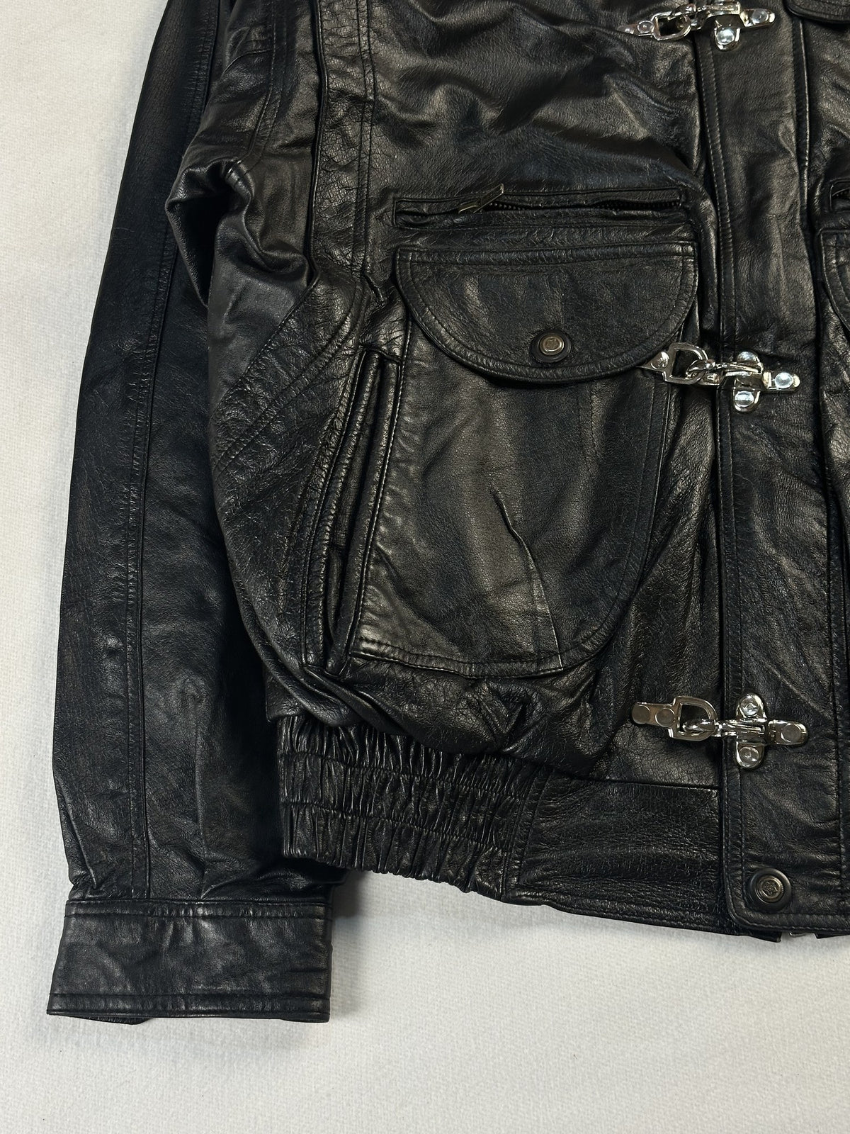 Black leather vintage jacket, size M - sleeve and cuff.