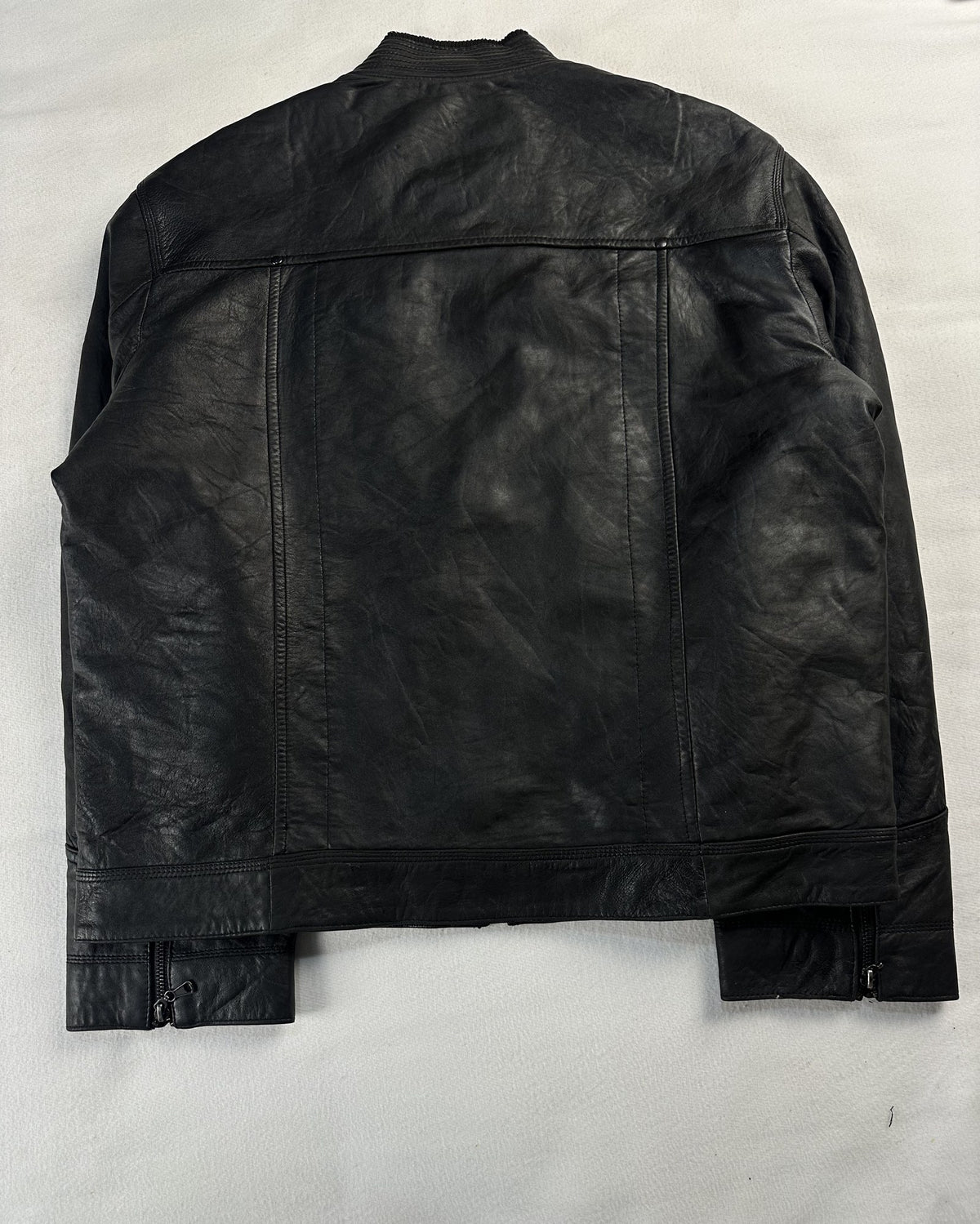 Black leather bomber jacket, size L - collar detail.