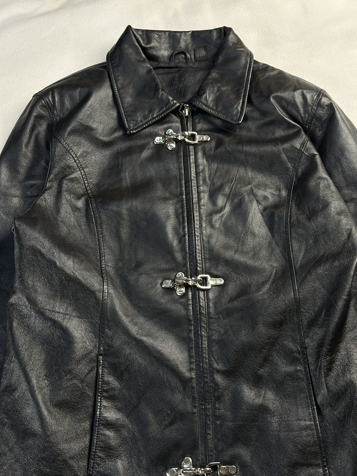 Black leather vintage jacket, size M - back view.