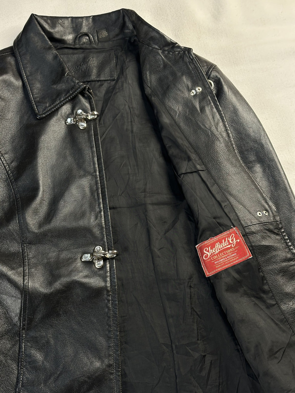 Black leather vintage jacket, size M - cuff and hem detail.