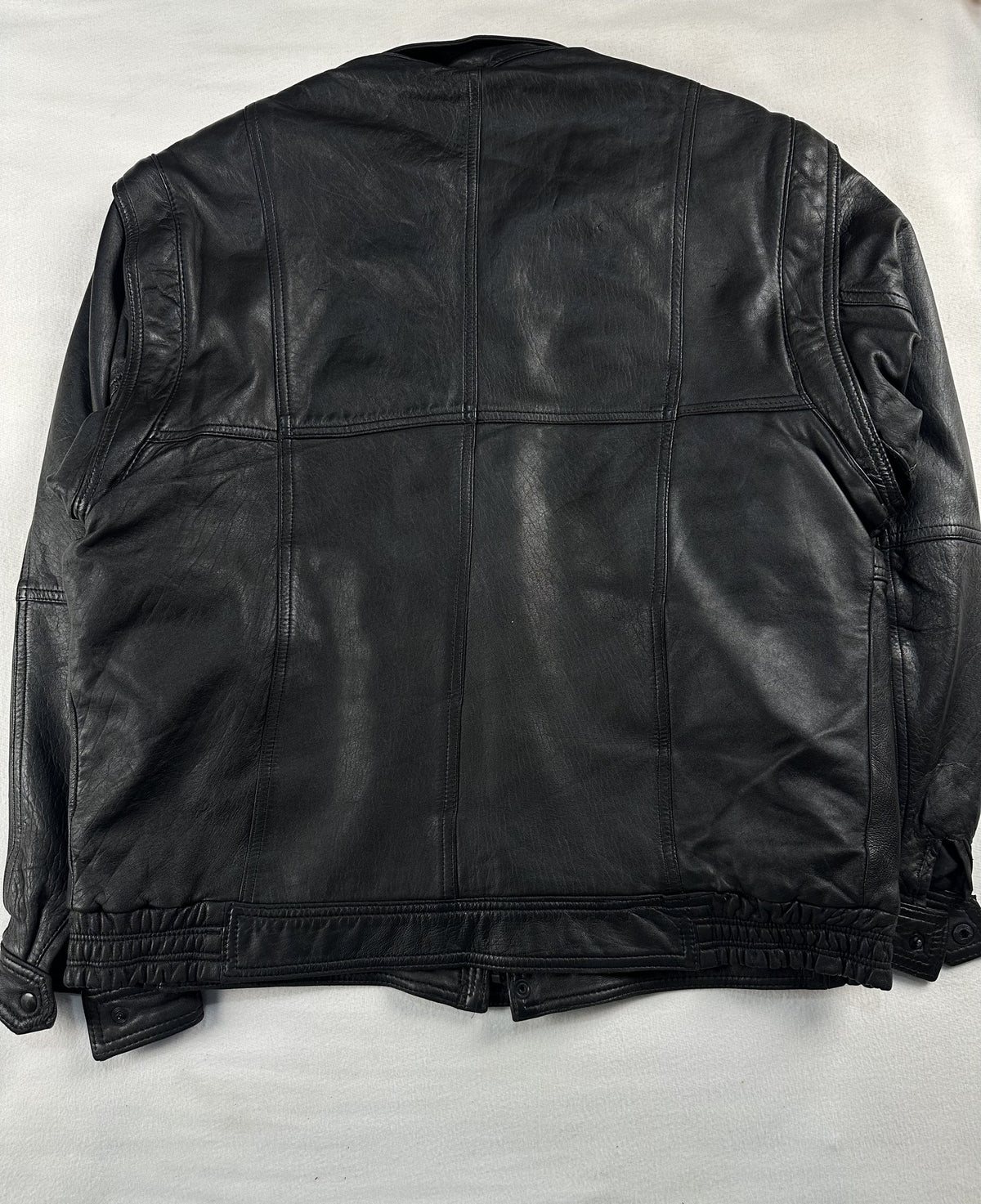 Black leather vintage jacket, size L - collar detail.