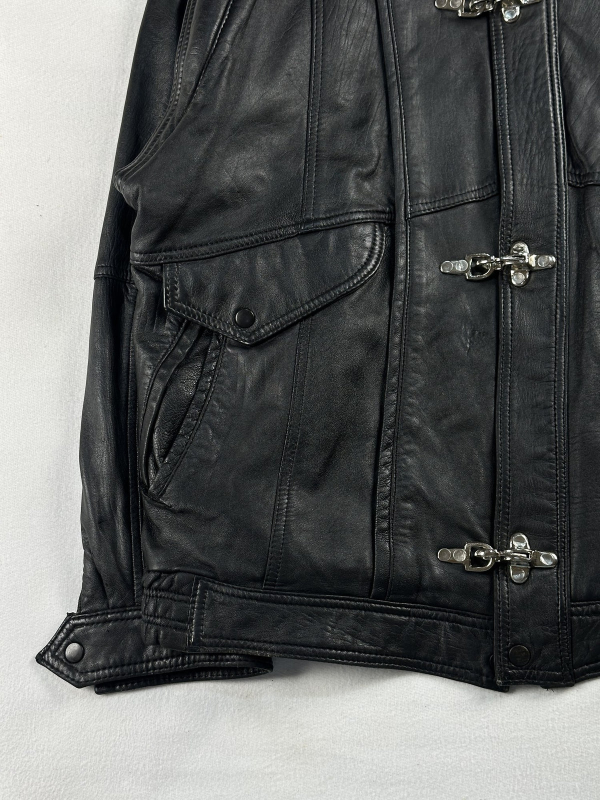 Black leather vintage jacket, size L - sleeve and cuff.