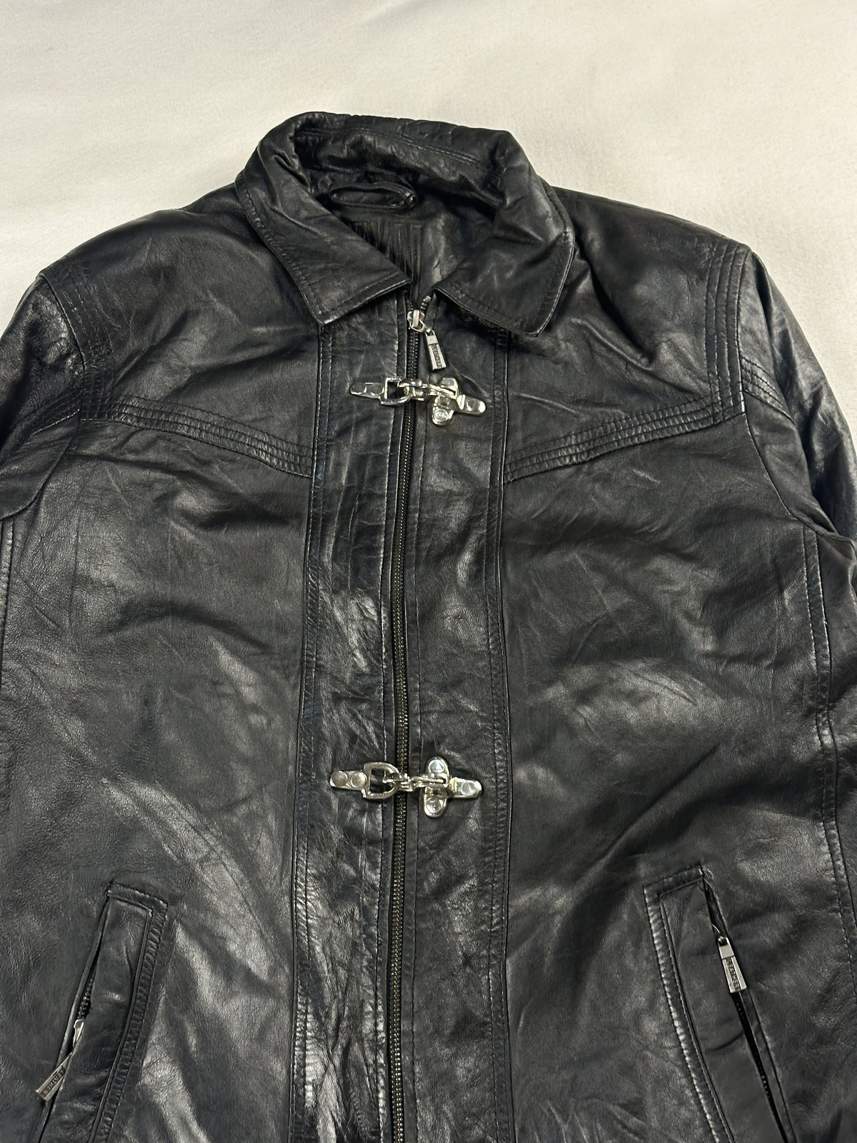 Black leather vintage jacket, size L - back view.