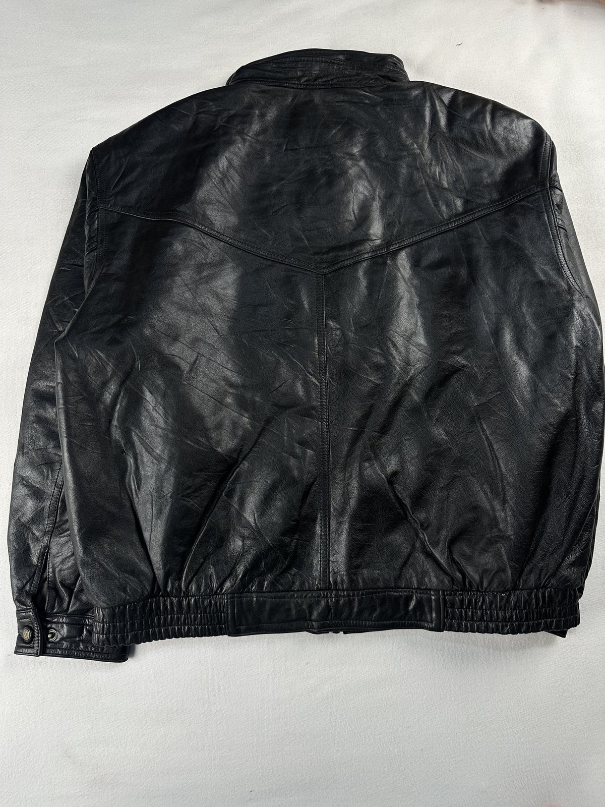 Black leather vintage jacket, size L - collar detail.