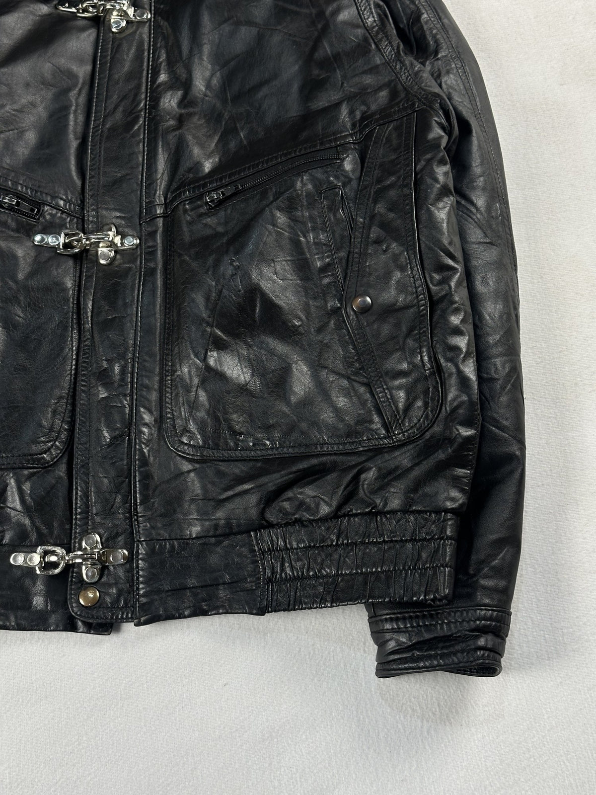 Black leather vintage jacket, size M - sleeve and cuff.