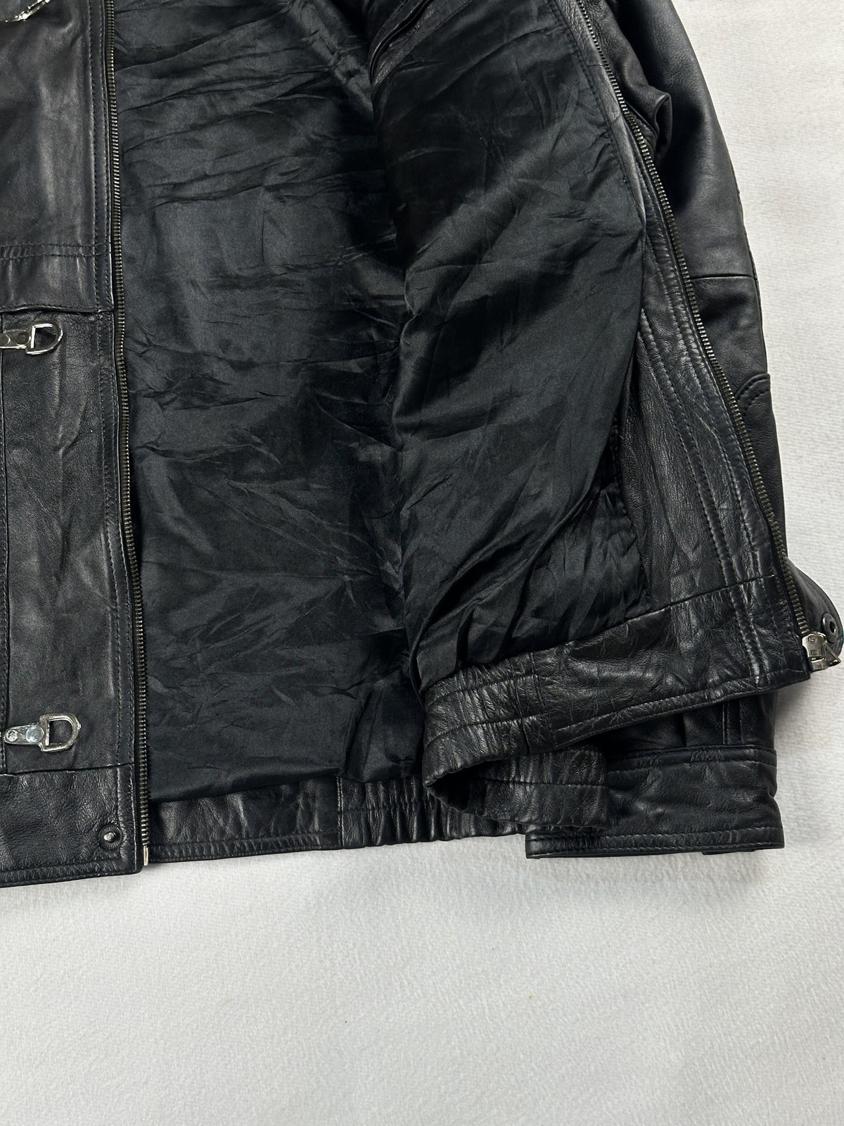 Black leather vintage jacket, size L - interior lining.