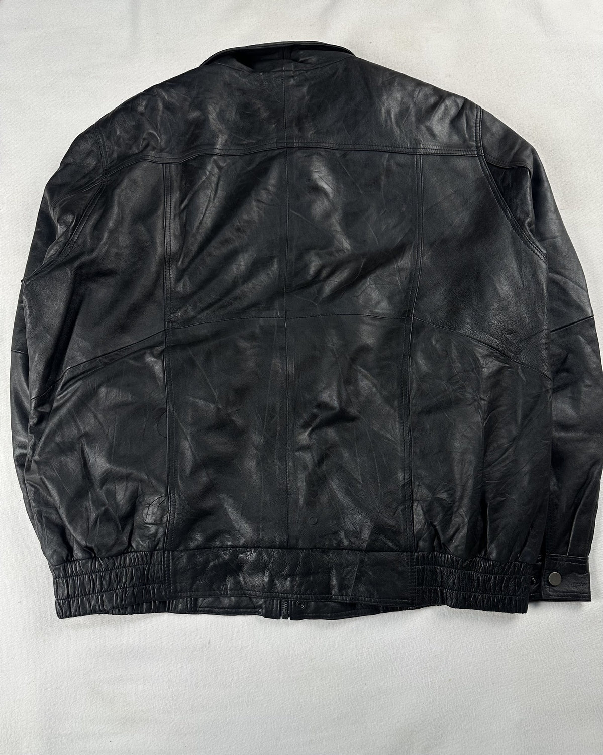 Black leather vintage jacket, size L - collar detail.