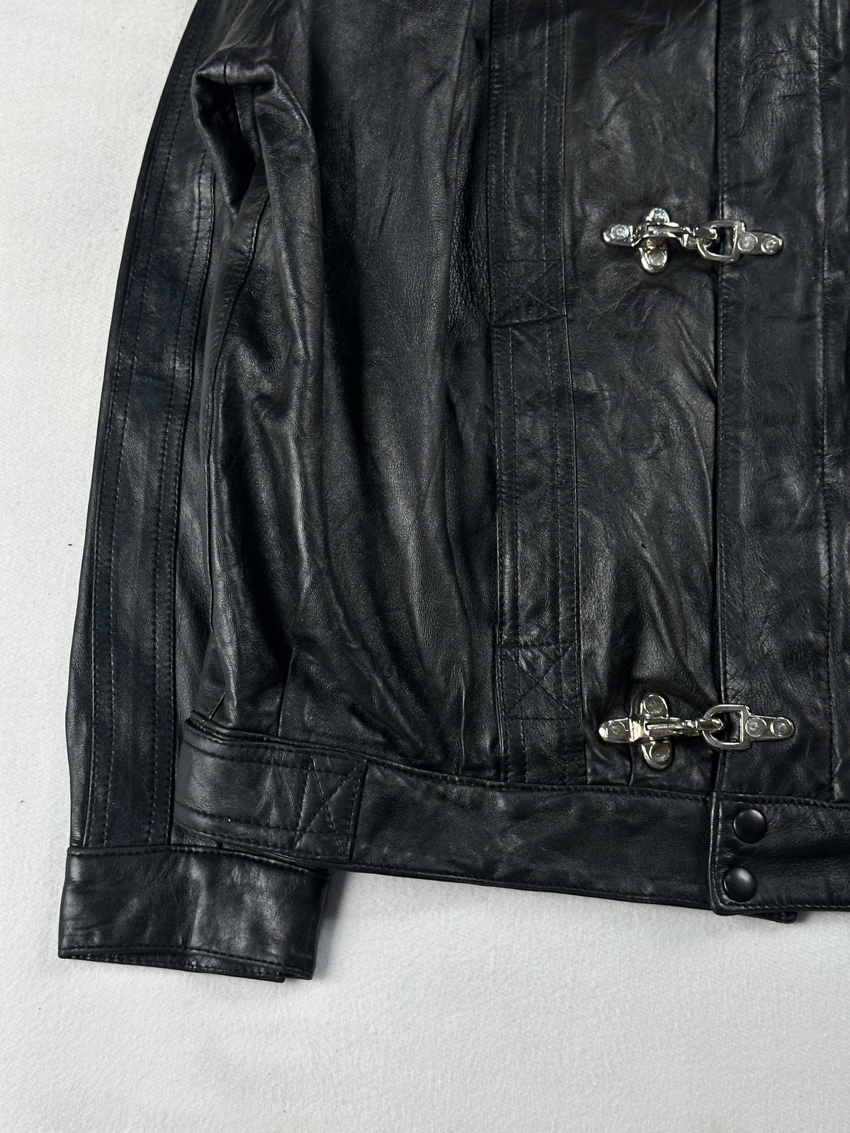 Black leather vintage jacket, size L - sleeve and cuff.
