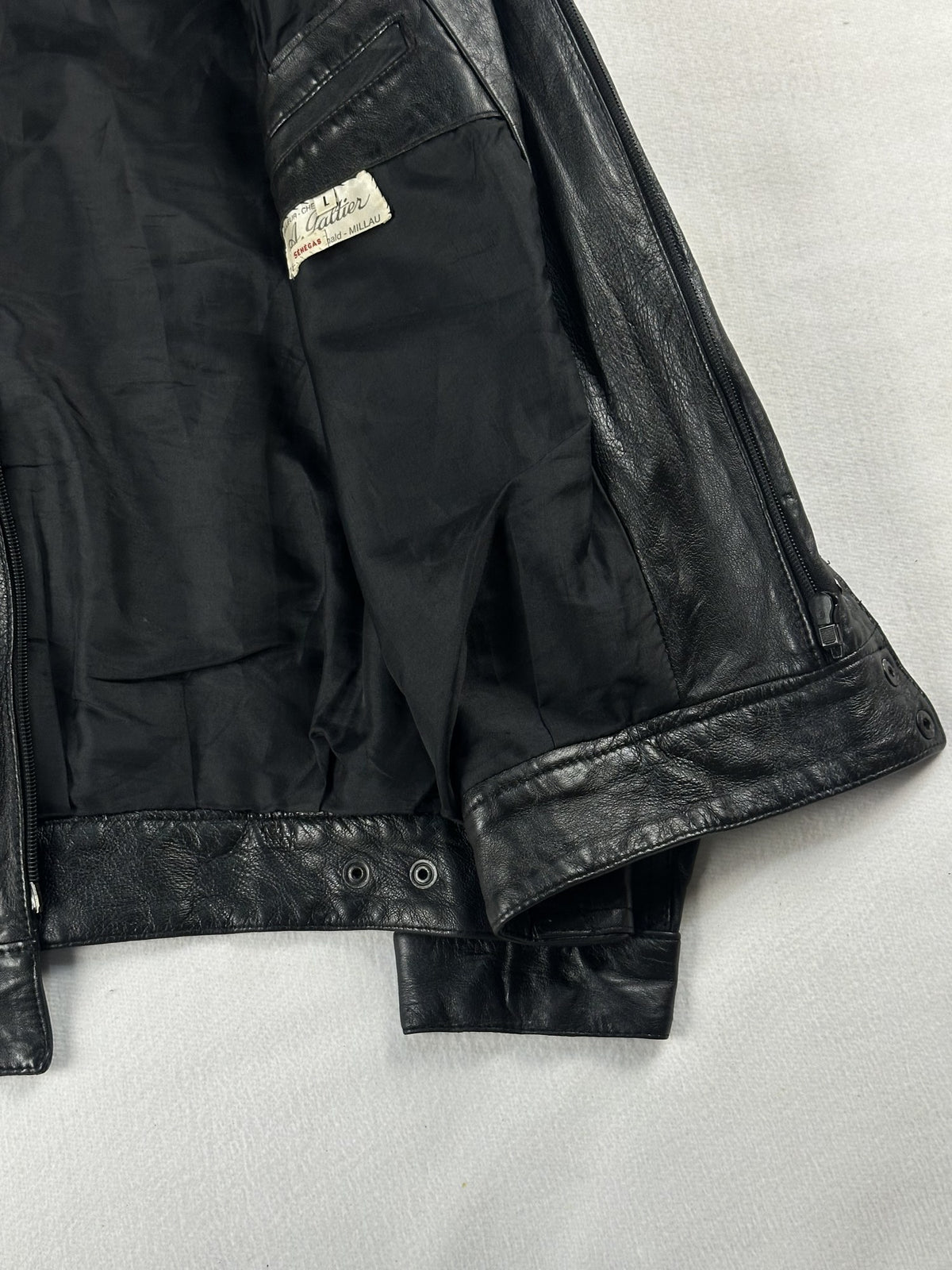 Black leather vintage jacket, size L - interior lining.