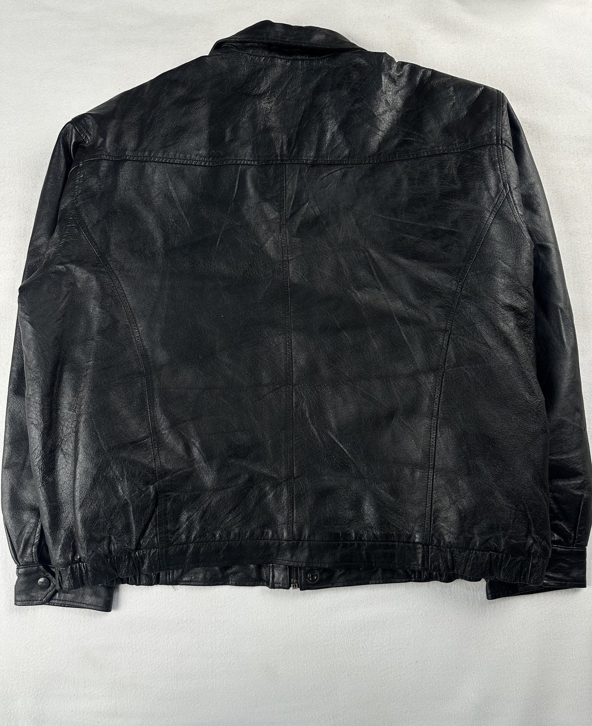 Black leather vintage jacket, size L - collar detail.
