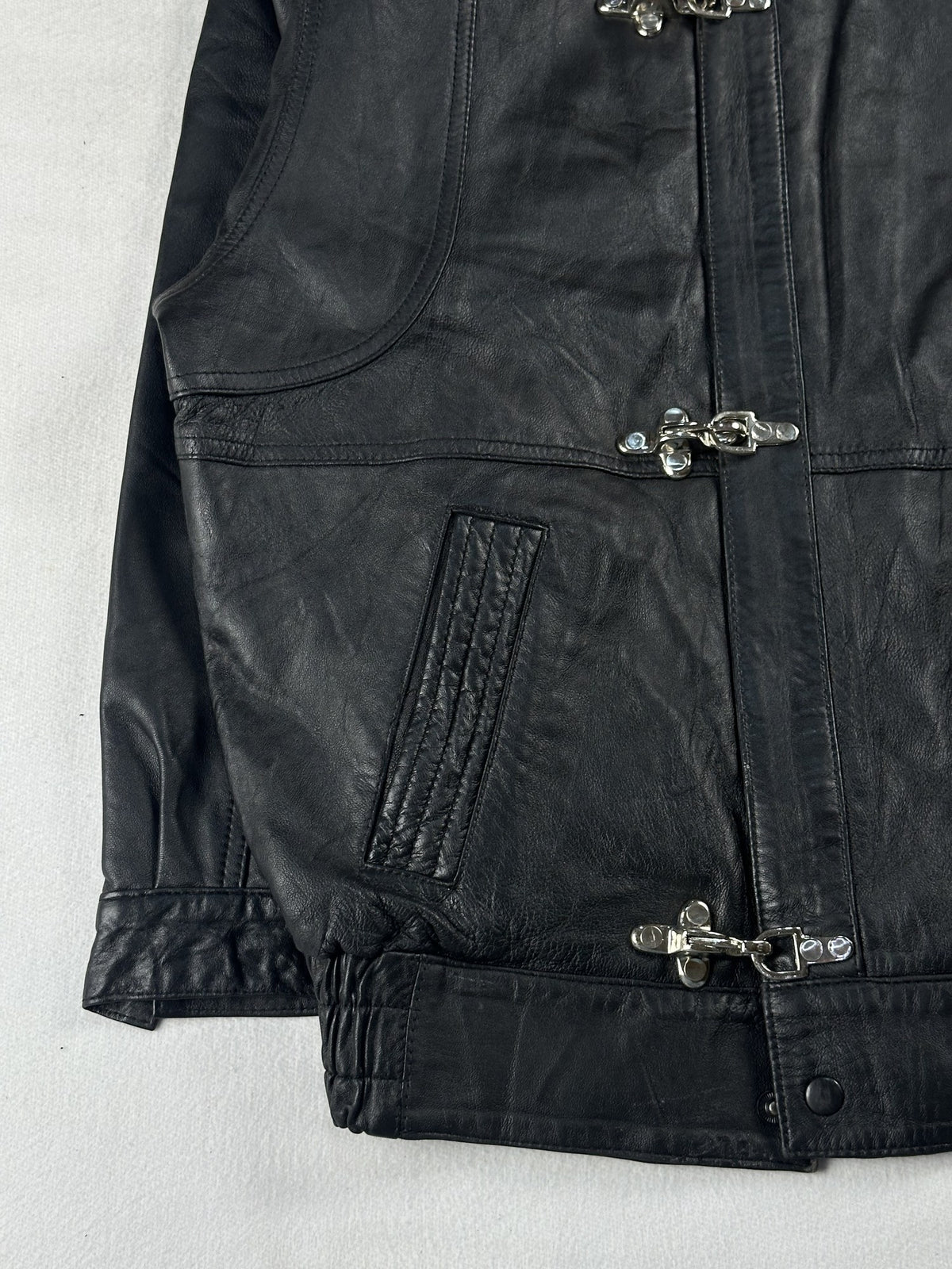 Black leather vintage jacket, size M - sleeve and cuff.