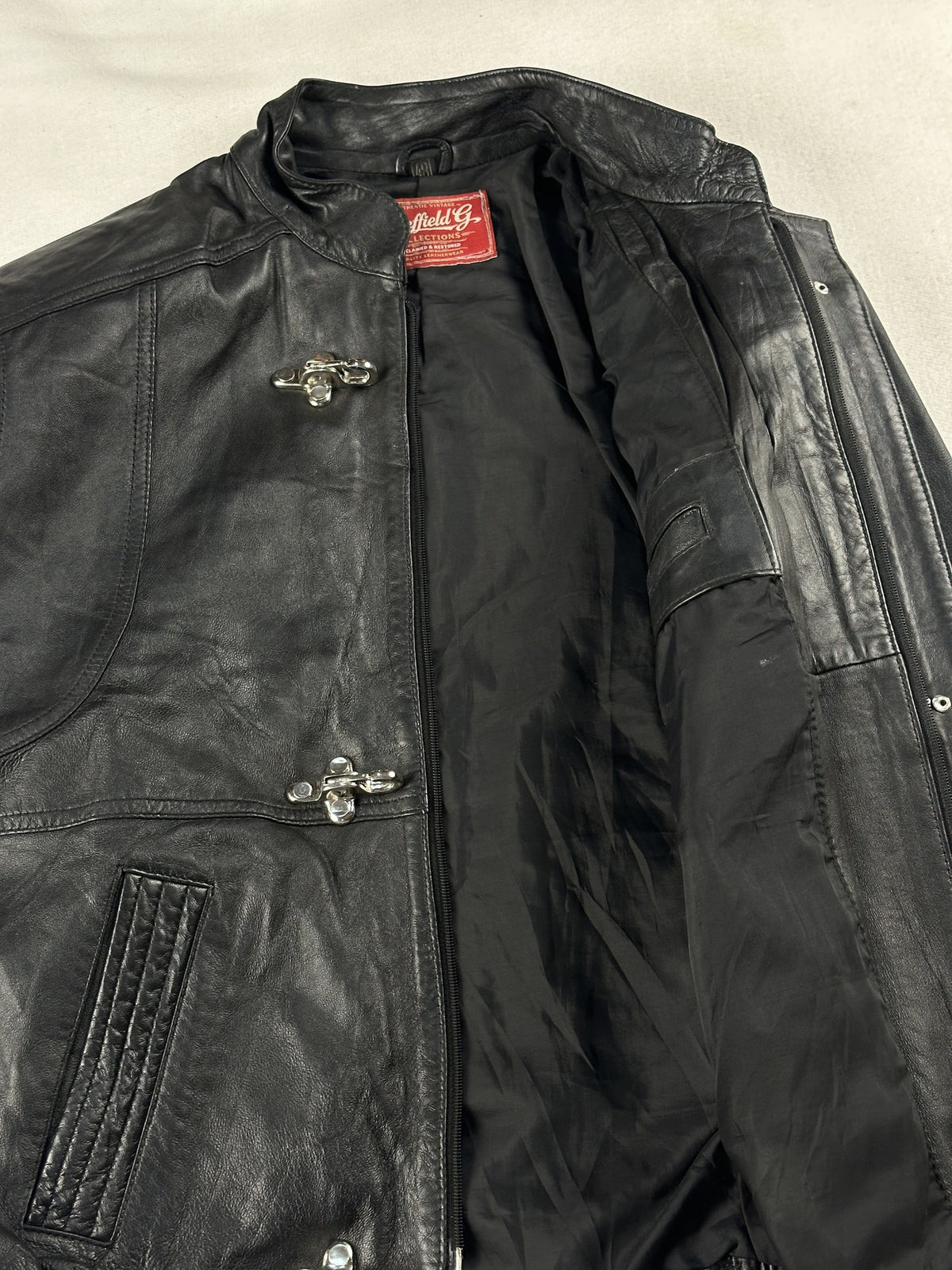Black leather vintage jacket, size M - interior lining.