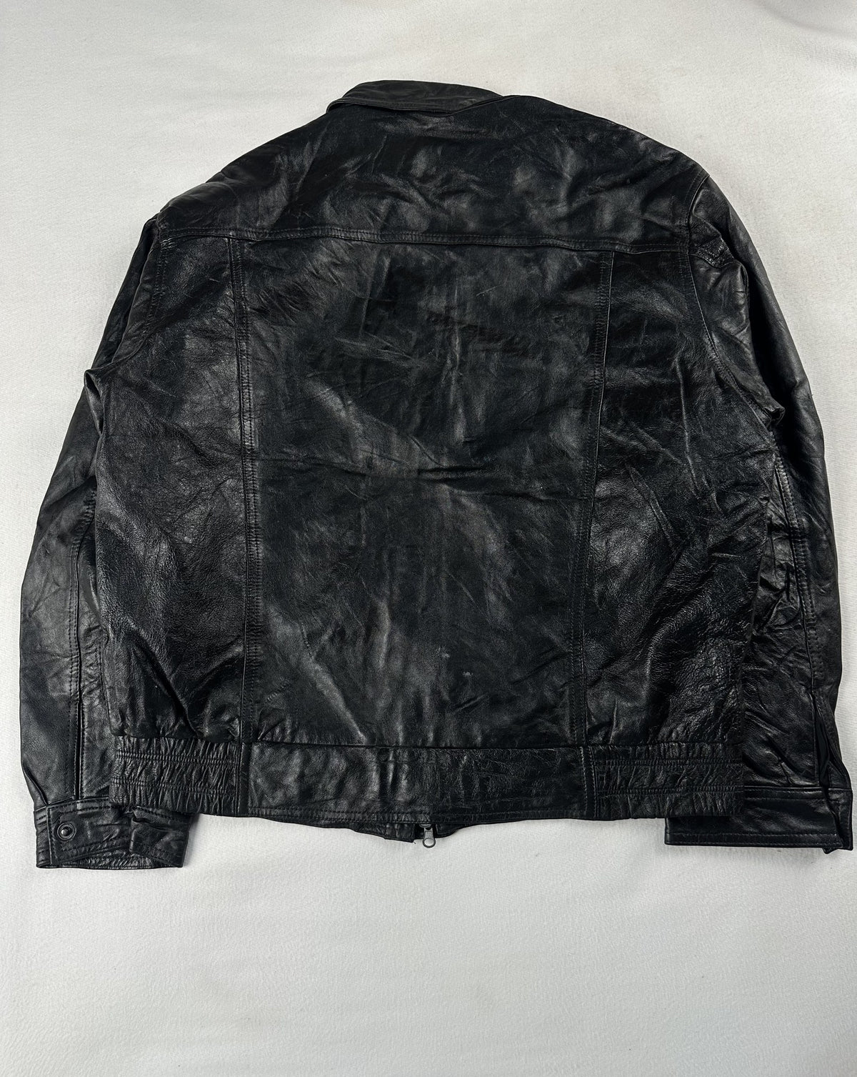 Black leather vintage jacket, size M - collar detail.