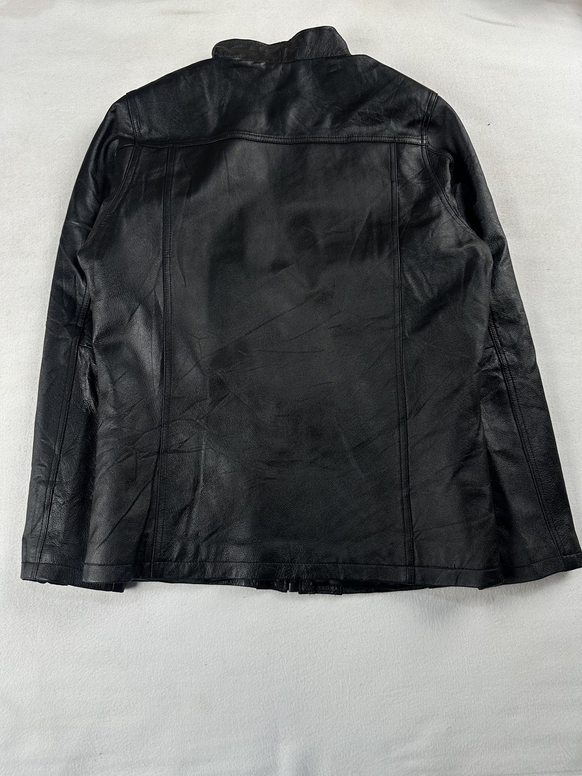 Black leather vintage jacket, size M - collar detail.