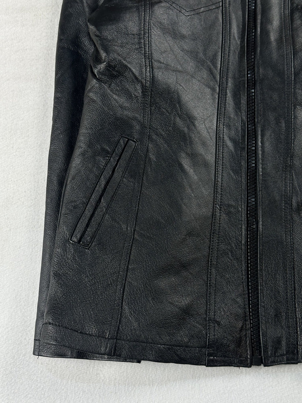 Black leather vintage jacket, size M - sleeve and cuff.