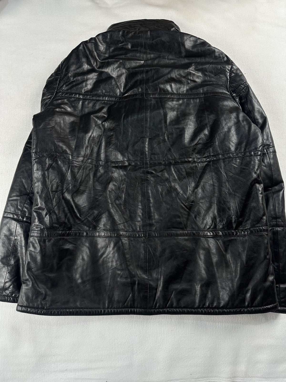 Black leather bomber jacket, size L - collar detail.