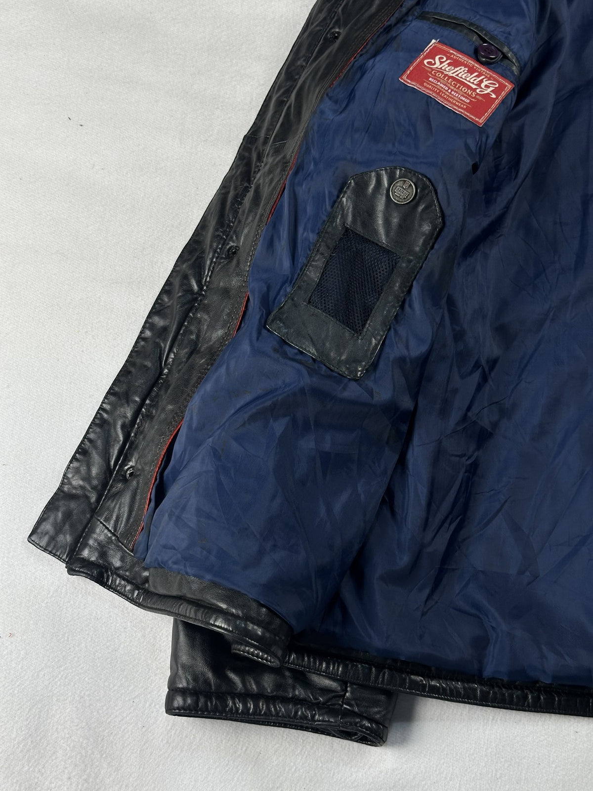 Black leather bomber jacket, size L - interior lining.