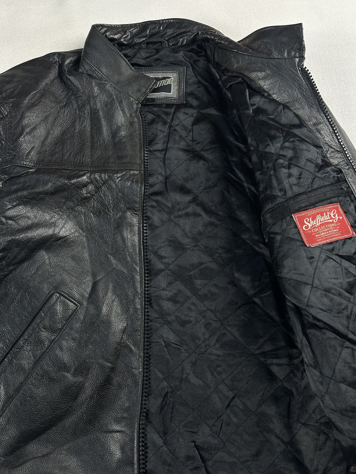 Black leather vintage jacket, size M - interior lining.