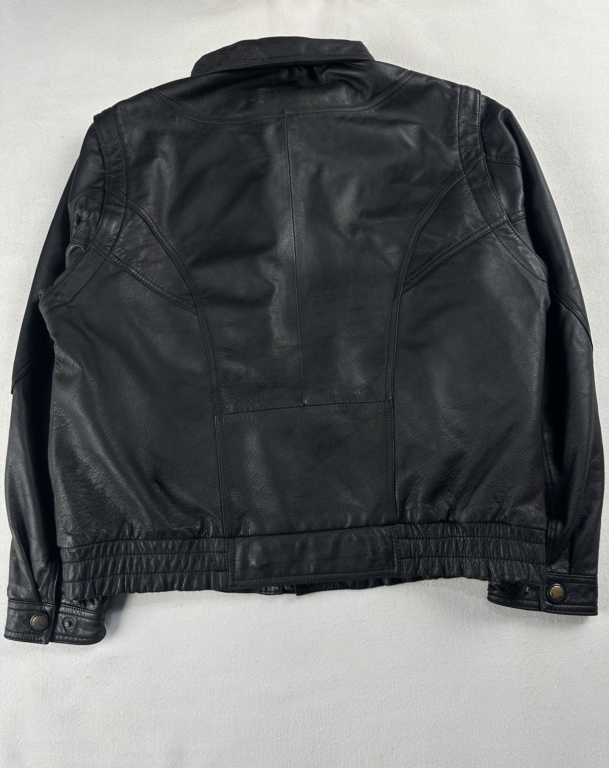 Black leather vintage jacket, size M - collar detail.