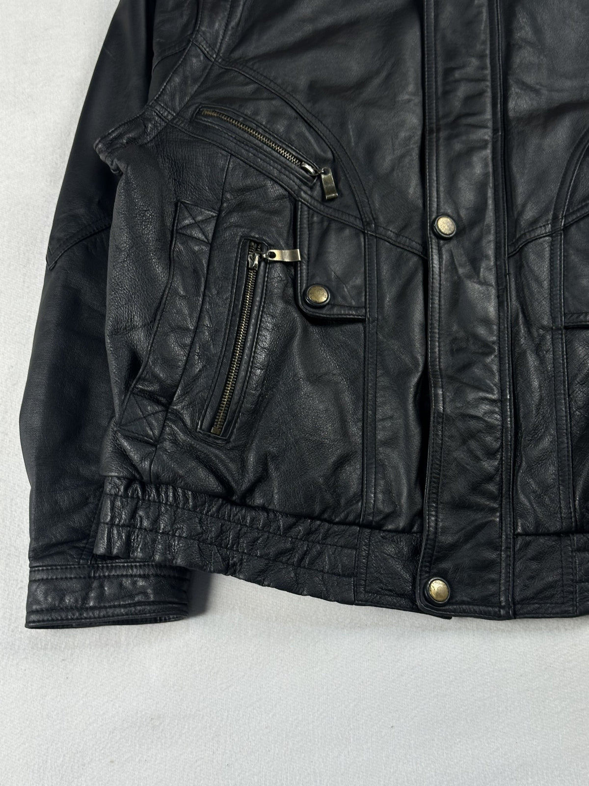 Black leather vintage jacket, size M - sleeve and cuff.