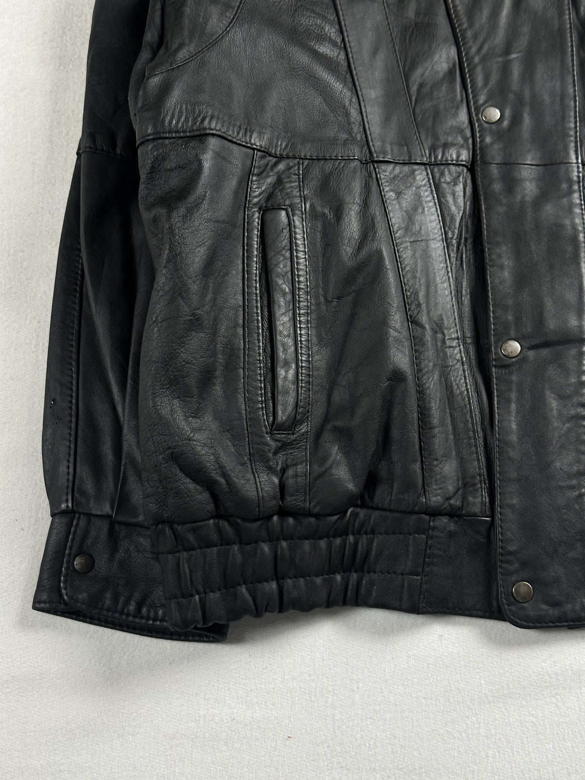 Black leather vintage jacket, size M - sleeve and cuff.