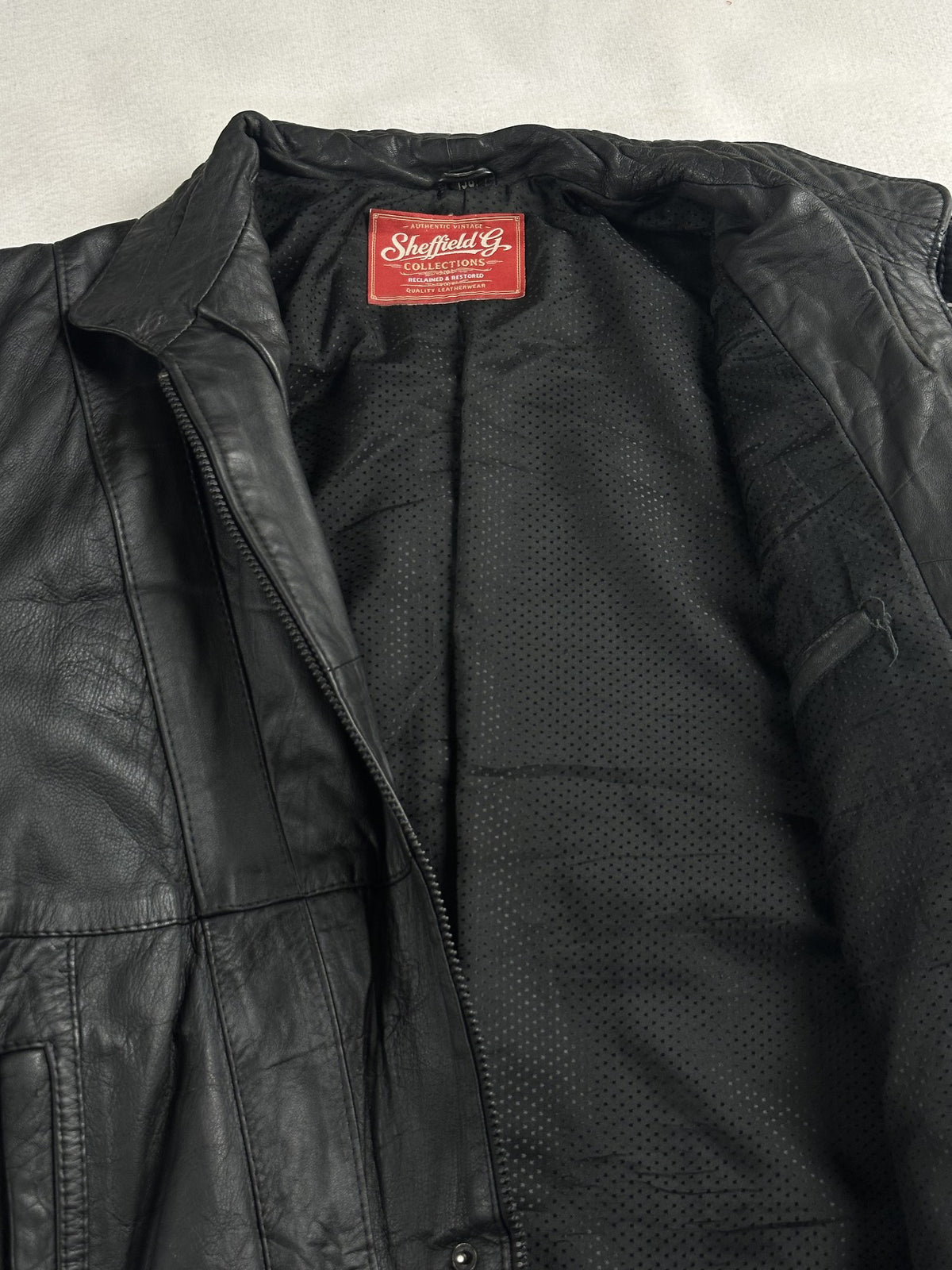 Black leather vintage jacket, size M - interior lining.