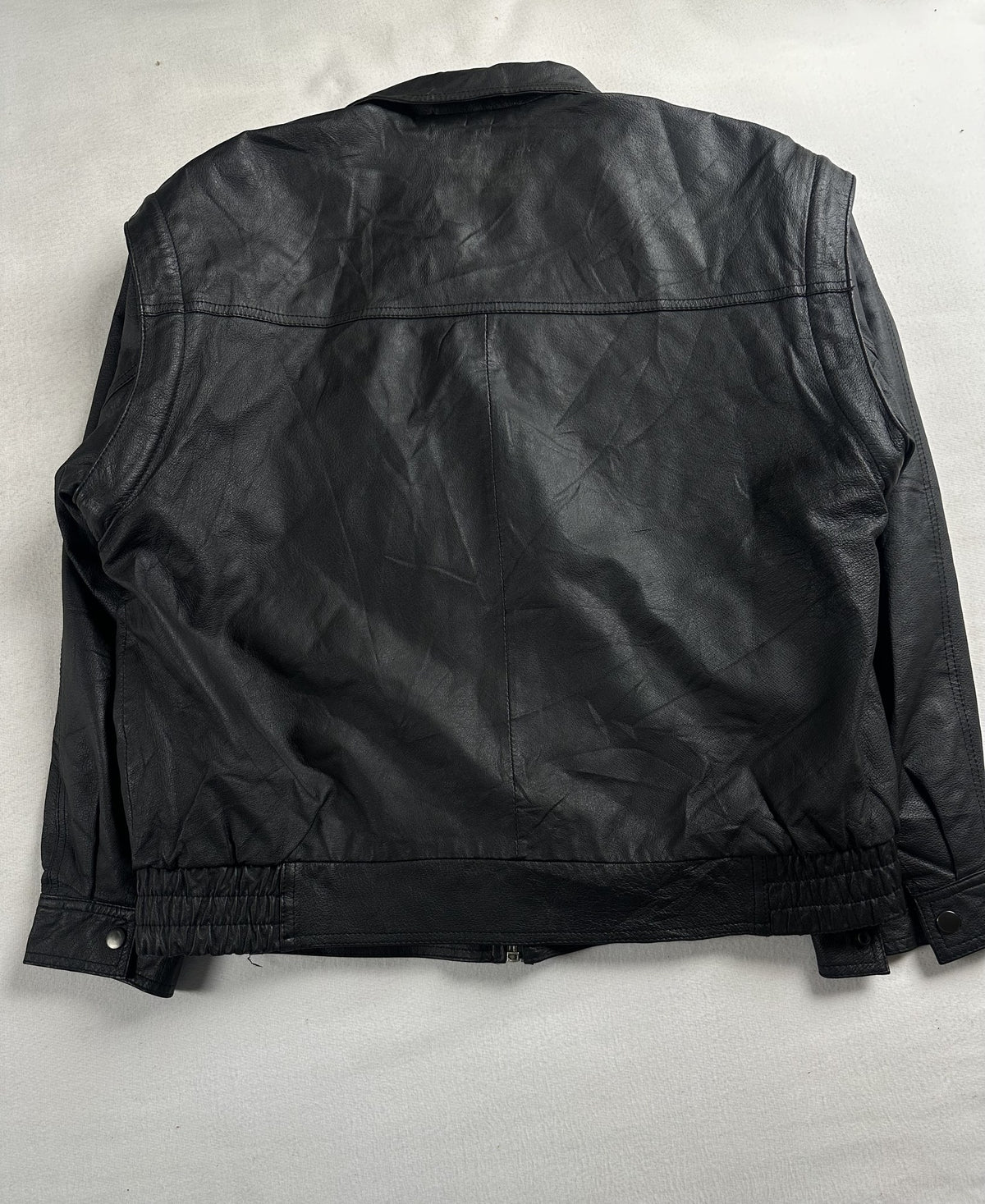 Black leather vintage jacket, size M - collar detail.