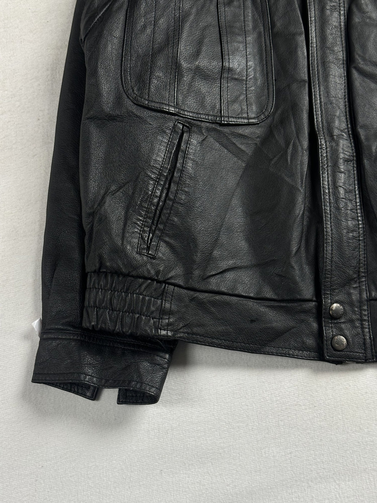 Black leather vintage jacket, size M - sleeve and cuff.