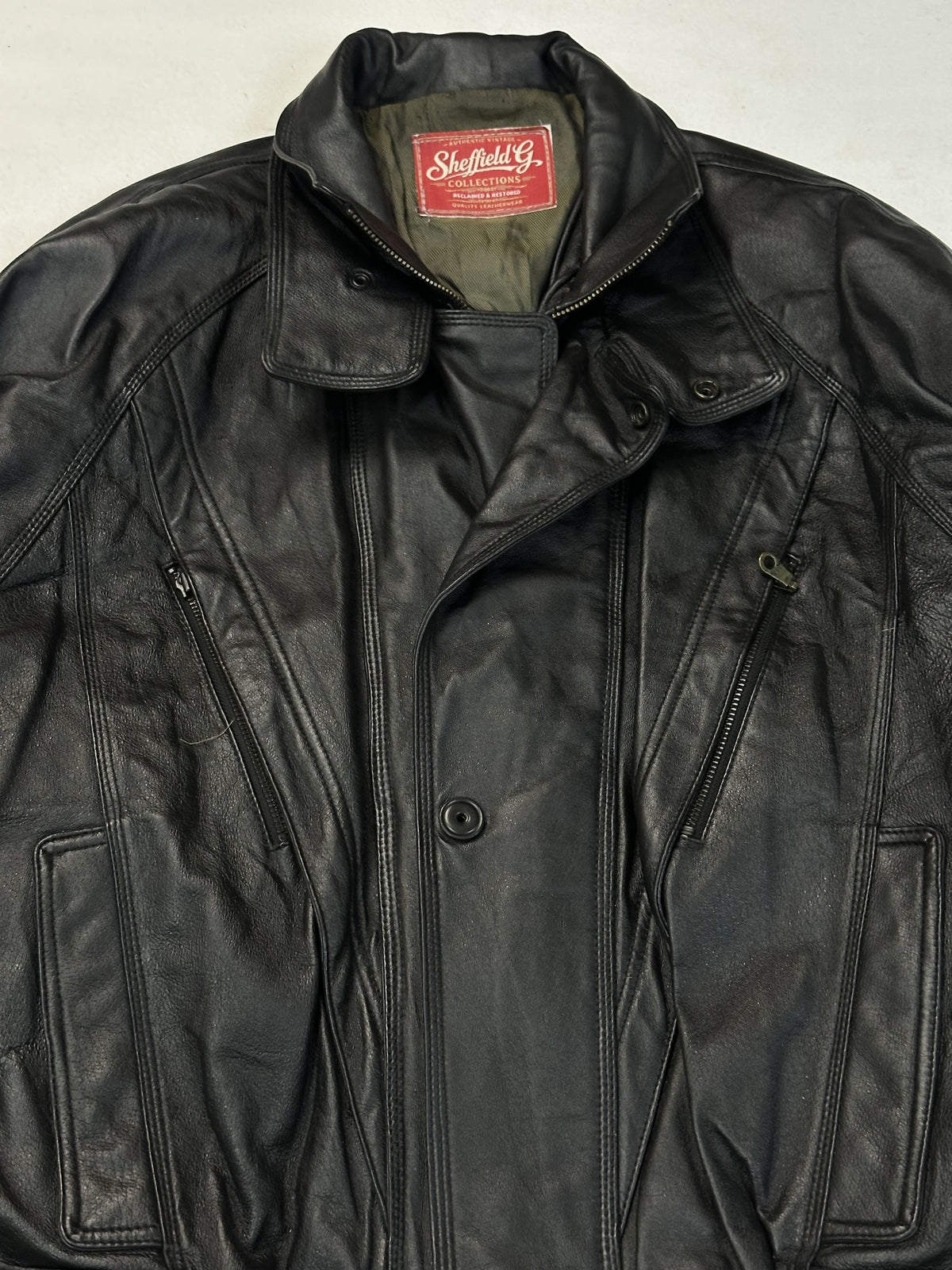 Interior lining of the size L black leather vintage jacket.