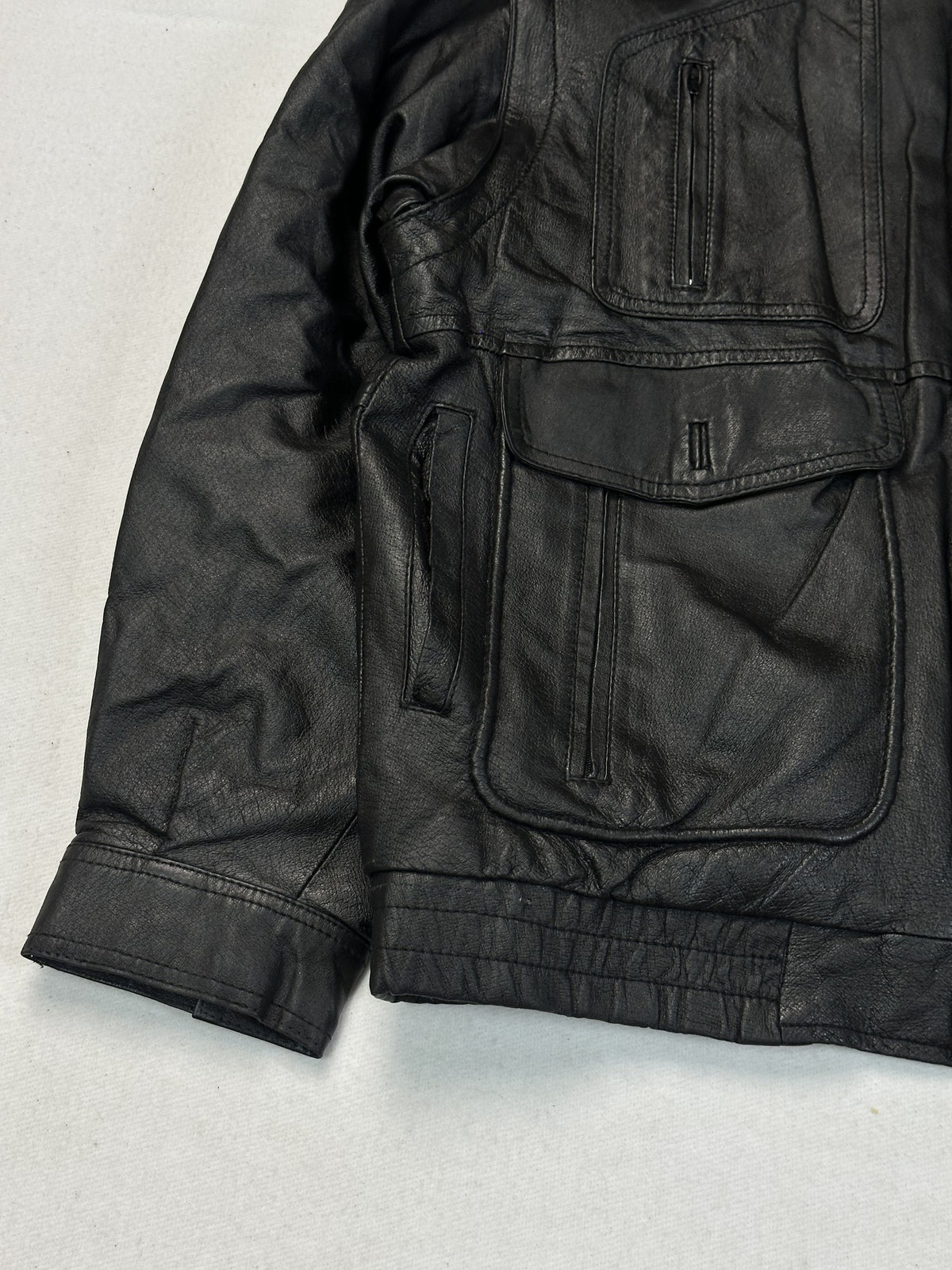 Size L field jacket in black real leather with a 25 inch chest.