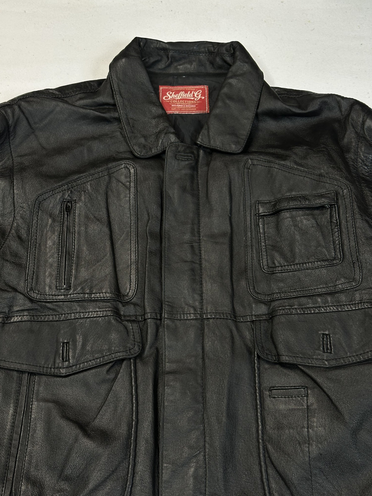 Interior of the size L black leather field jacket.
