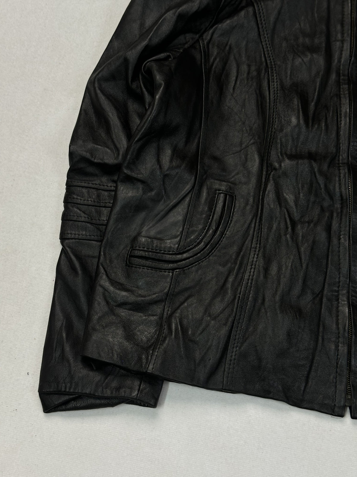 Size M cafe racer in black real leather with a 24 inch chest.