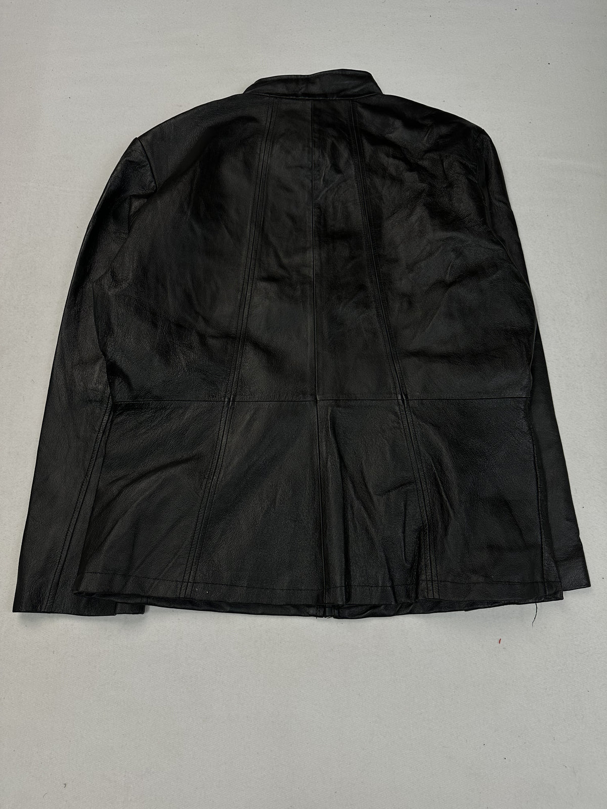 Black leather cafe racer jacket, size L - collar detail.