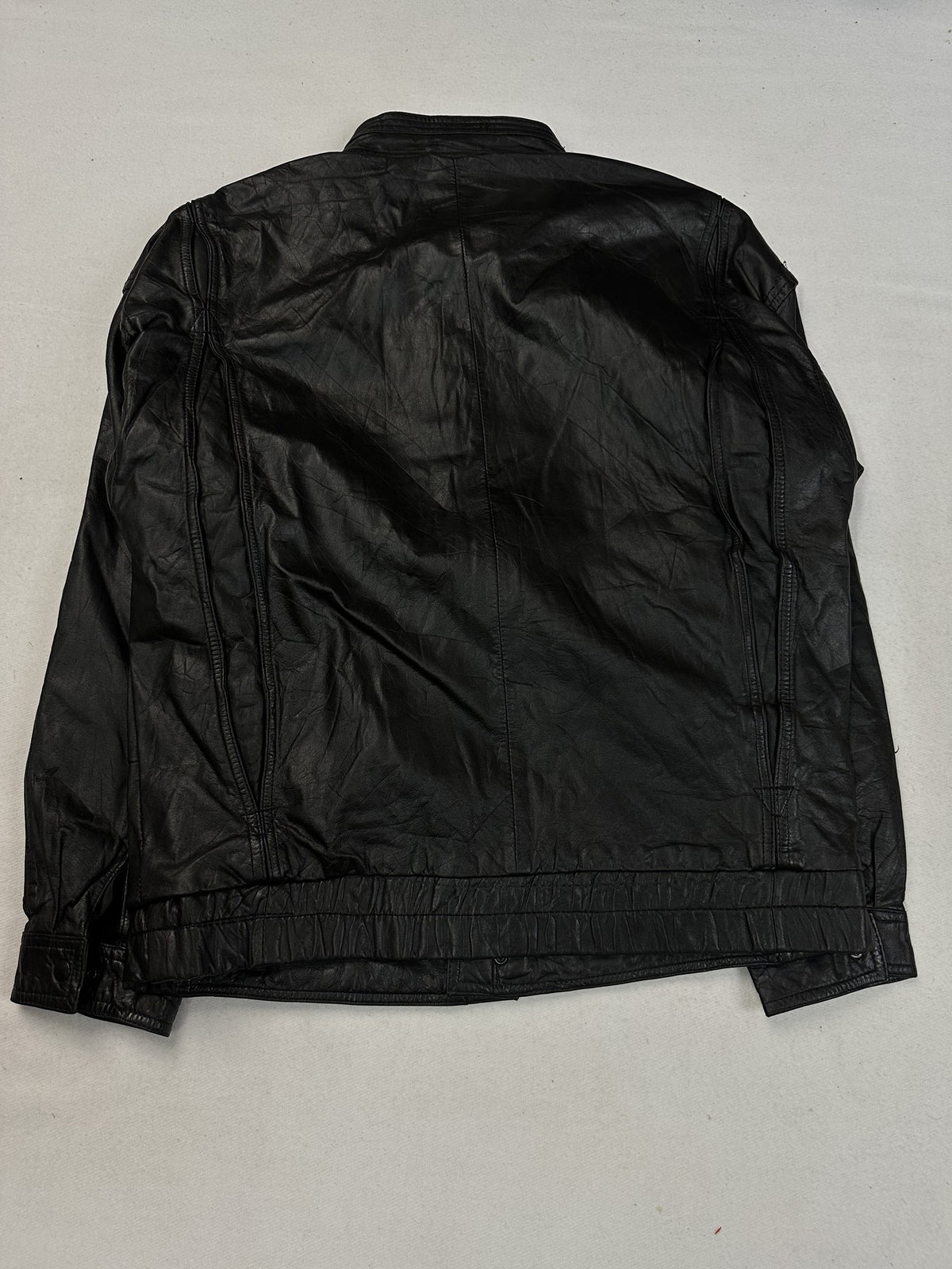 Black leather cafe racer jacket, size L - collar detail.