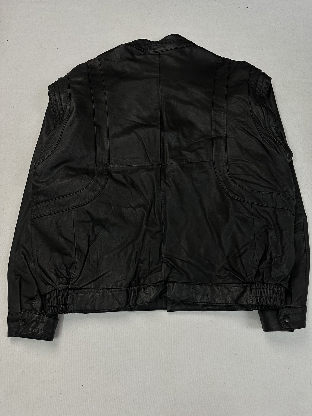 Black leather vintage jacket, size L - collar detail.