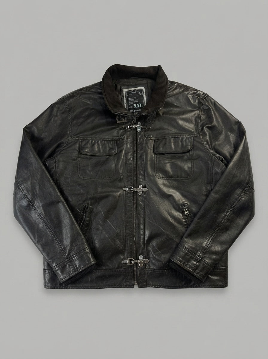 Brown leather bomber jacket, size XL, shown flat from the front. Clasp and chest pockets.