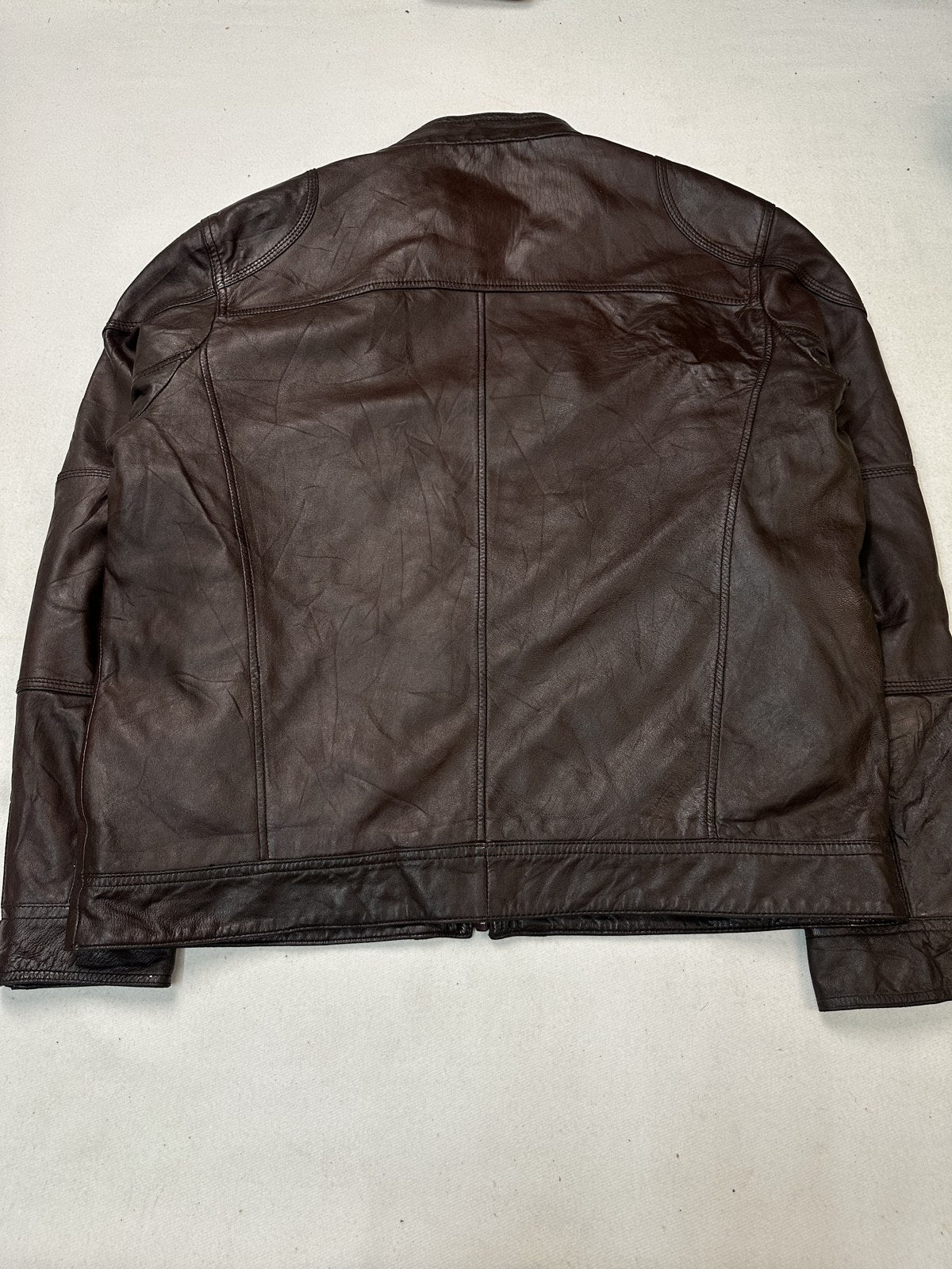 Back of the size XXL burgundy cafe racer leather biker jacket